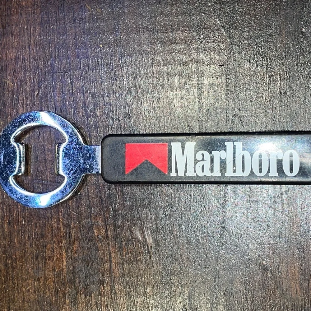 Vintage MARLBORO Cigarette Advertisement‎ Beer Bottle Opener  Collectible